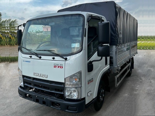    Xe tải Isuzu QMR77HE4 2.9 tấn cabin vuông thùng mui bạt mới ra mắt.